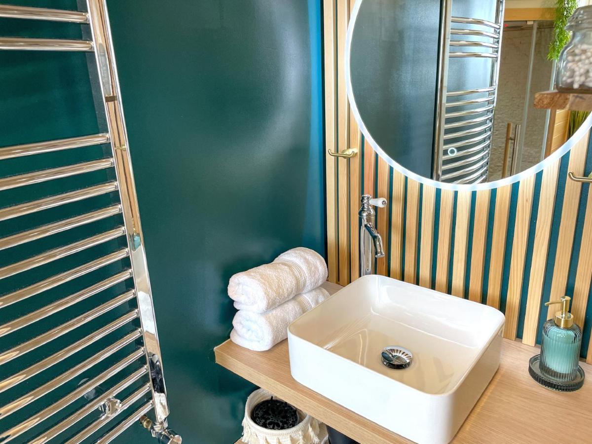 Votre Escale Boule D Or Sauna & Spa Ниор Екстериор снимка