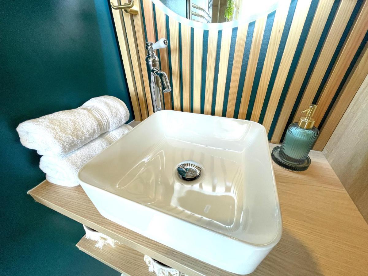 Votre Escale Boule D Or Sauna & Spa Ниор Екстериор снимка
