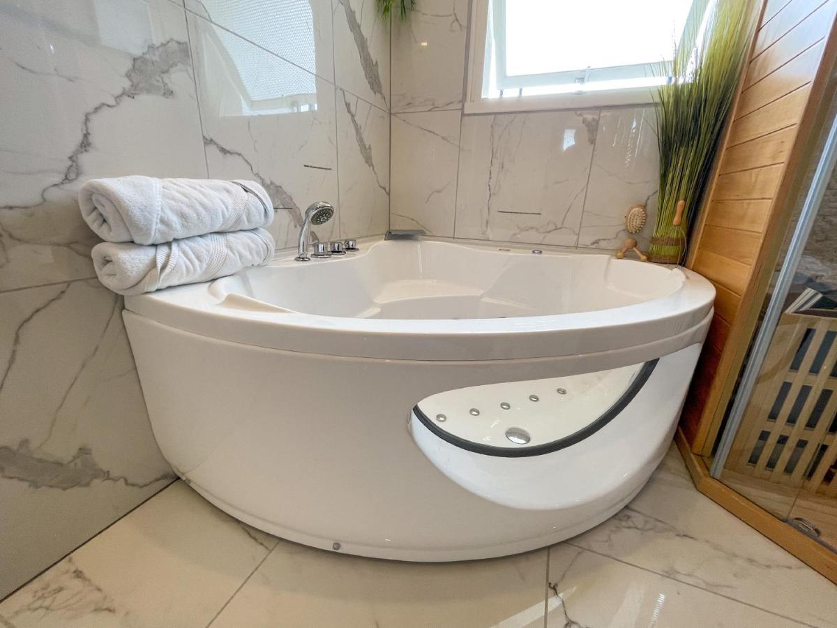 Votre Escale Boule D Or Sauna & Spa Ниор Екстериор снимка