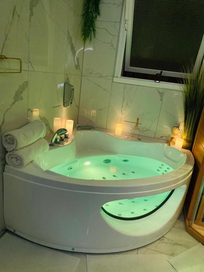 Votre Escale Boule D Or Sauna & Spa Ниор Екстериор снимка